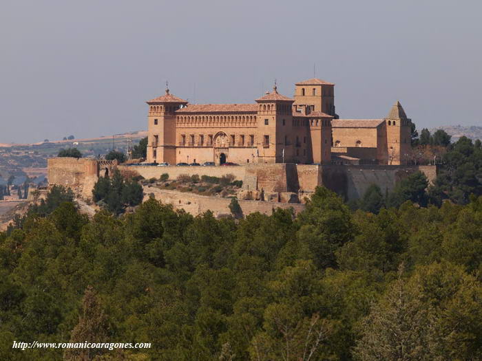 VISTA GENERAL DEL CASTILLO DESDE EL SUDESTE